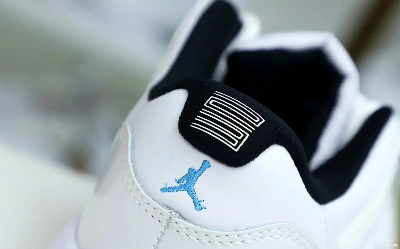 11 LOW JORDAN LEGEND RETRO AIR BLUE 0421
